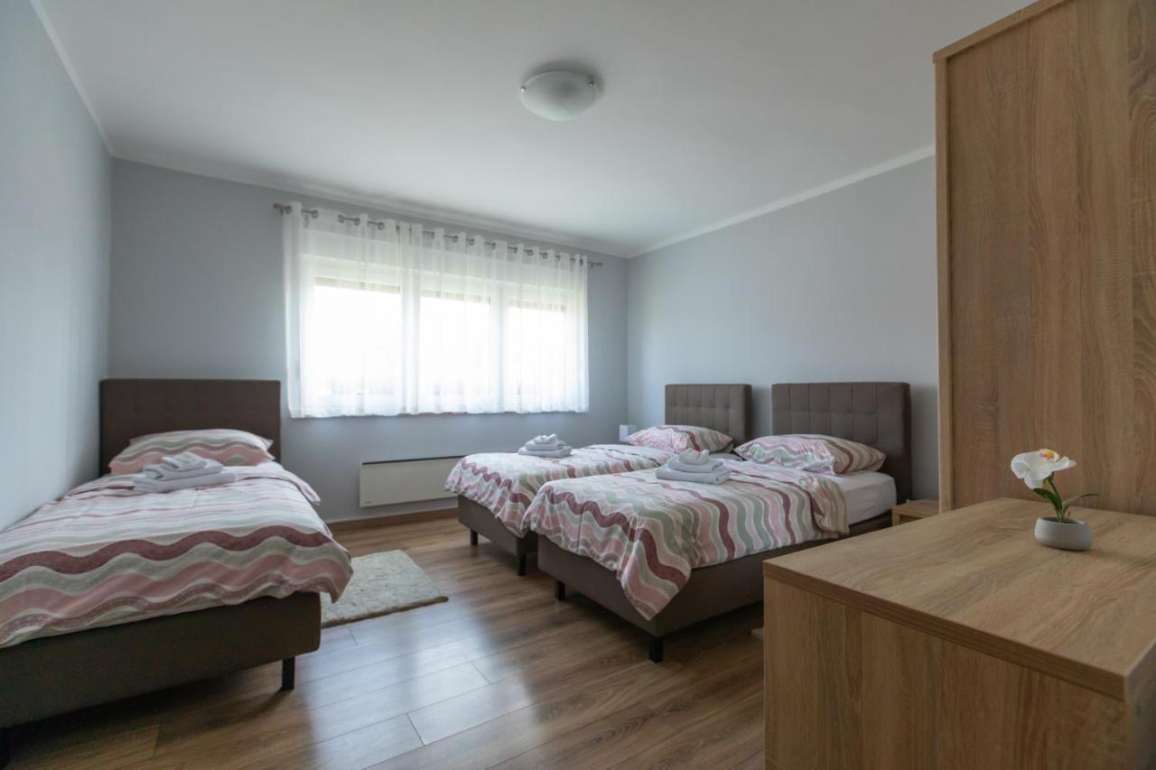 Apartmani Slavek Ястребарсько Екстер'єр фото