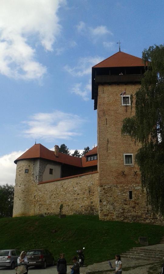 Apartmani Slavek Ястребарсько Екстер'єр фото