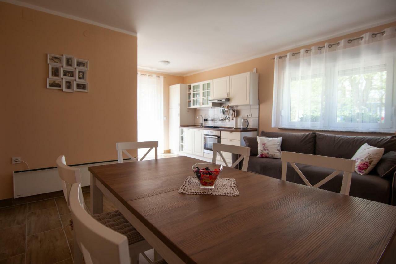 Apartmani Slavek Ястребарсько Екстер'єр фото