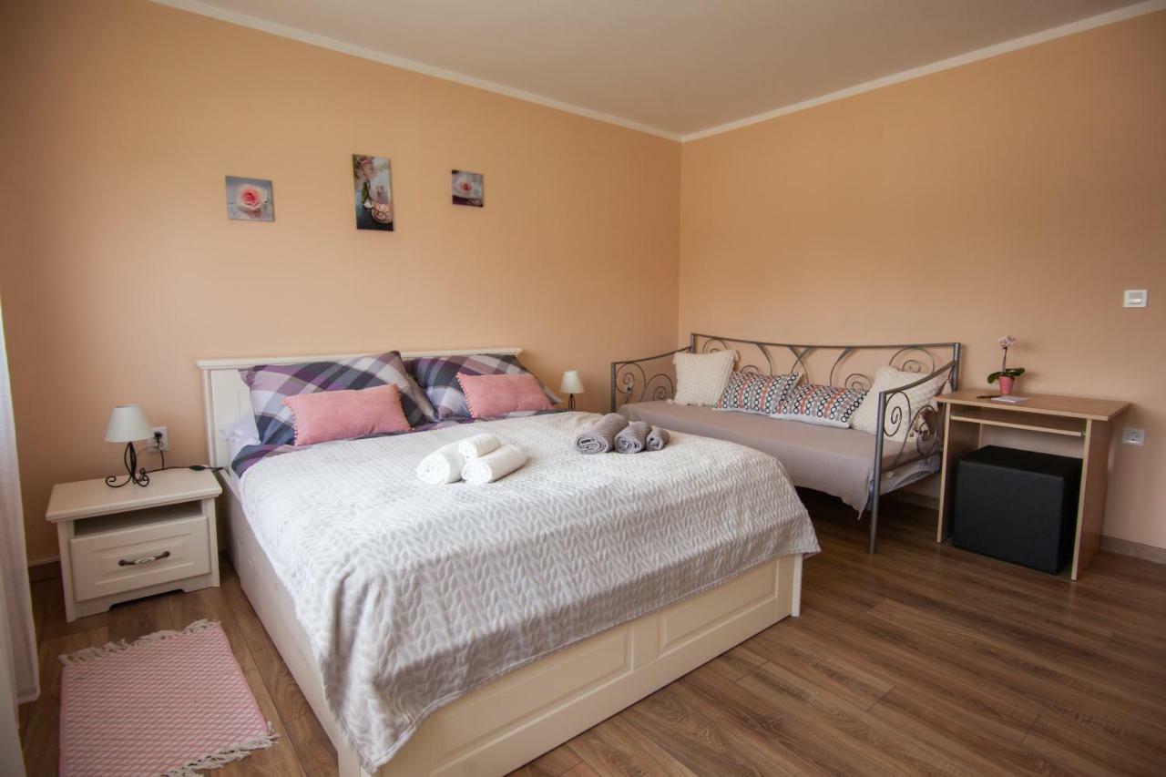 Apartmani Slavek Ястребарсько Екстер'єр фото
